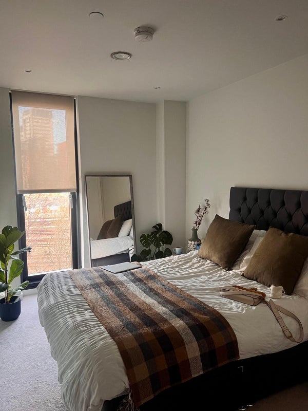 Room Aspin Lane in Manchester