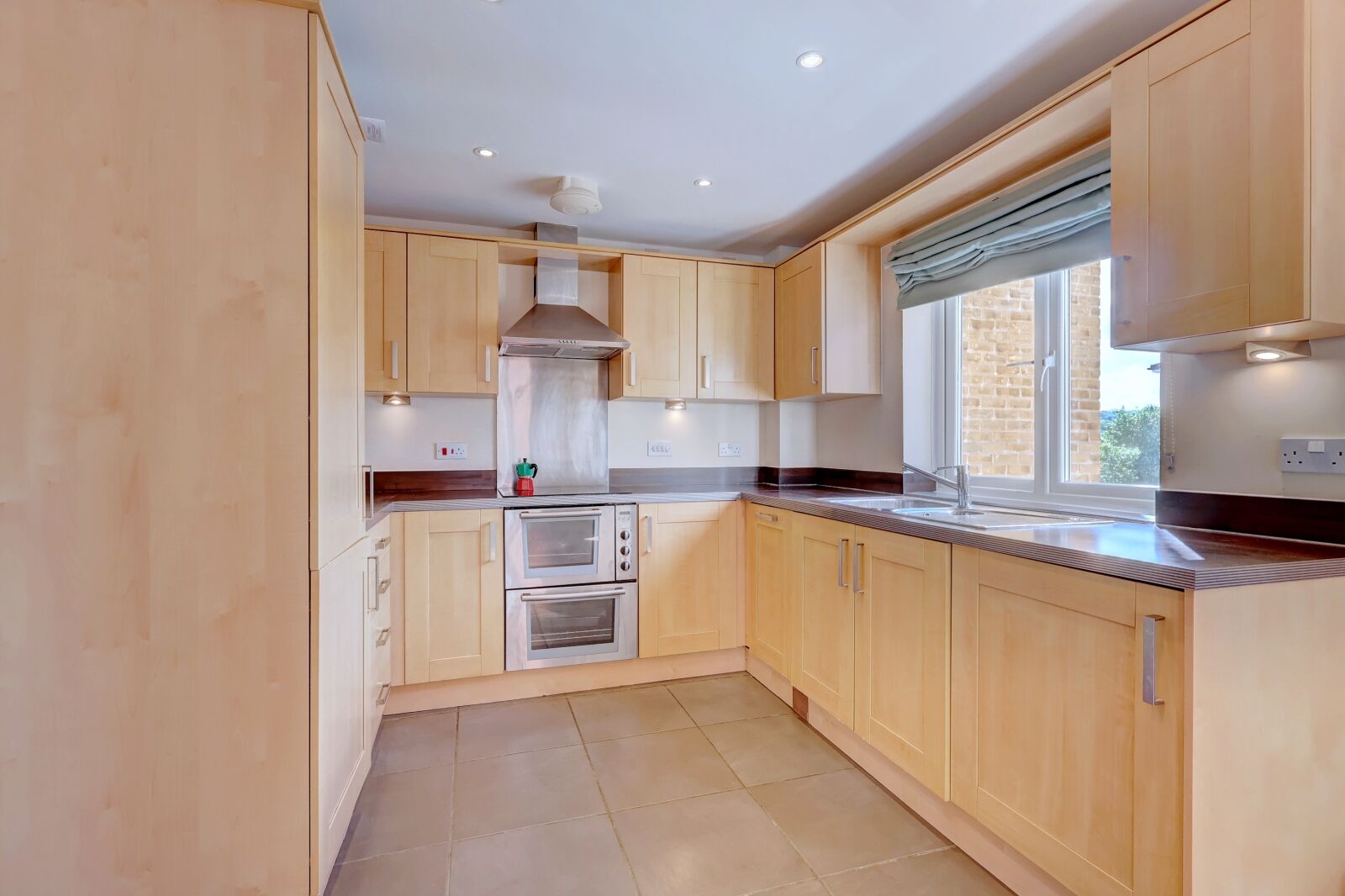 Flat Tadros Court in High Wycombe Community Board