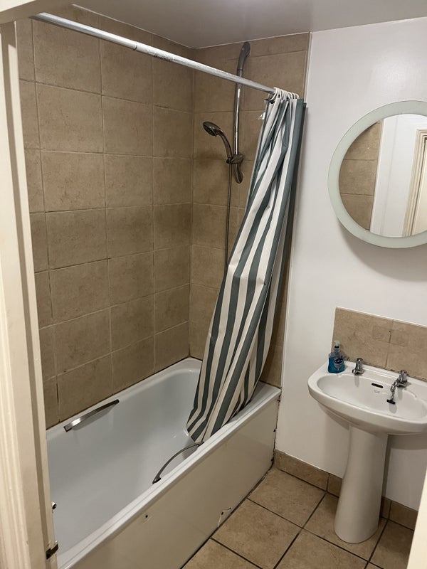 Room Meyrick Road in Greater London