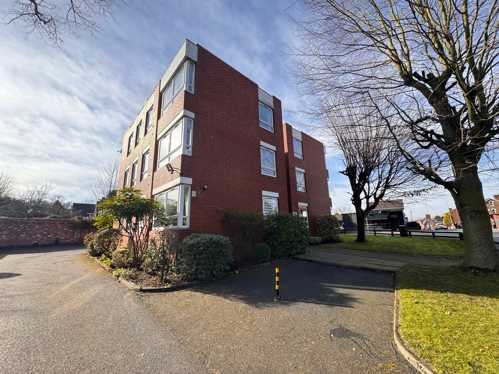 Flat Penn Road in Wolverhampton