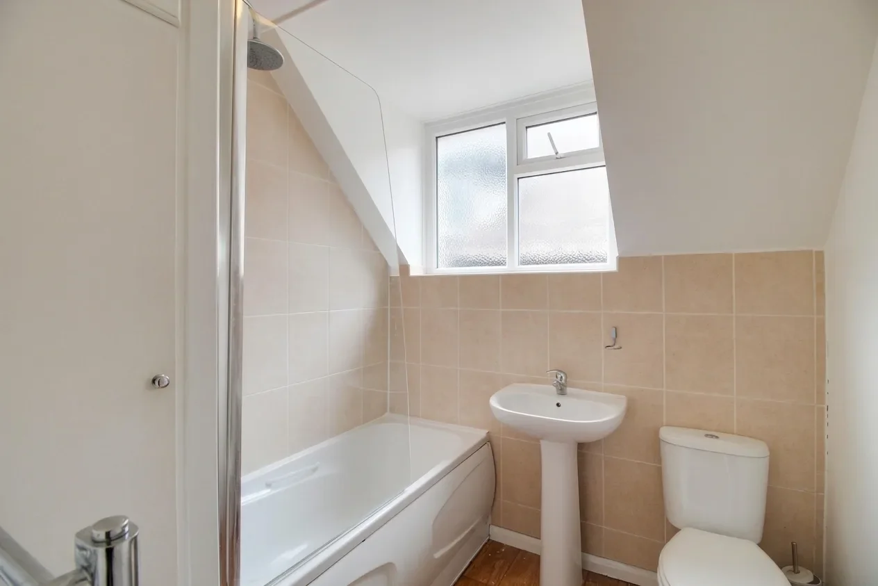 Flat Kingsnorth Gardens in Folkestone and Hythe District