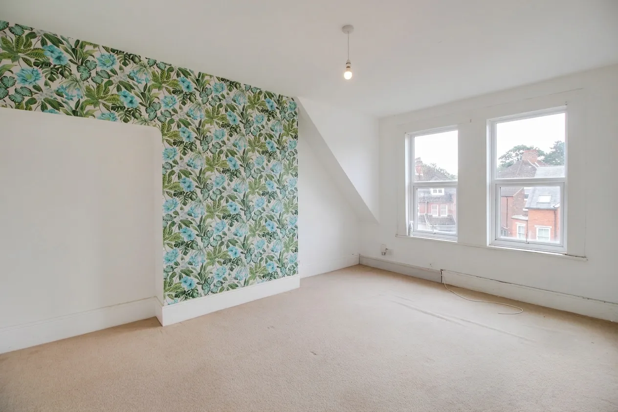 Flat Kingsnorth Gardens in Folkestone and Hythe District