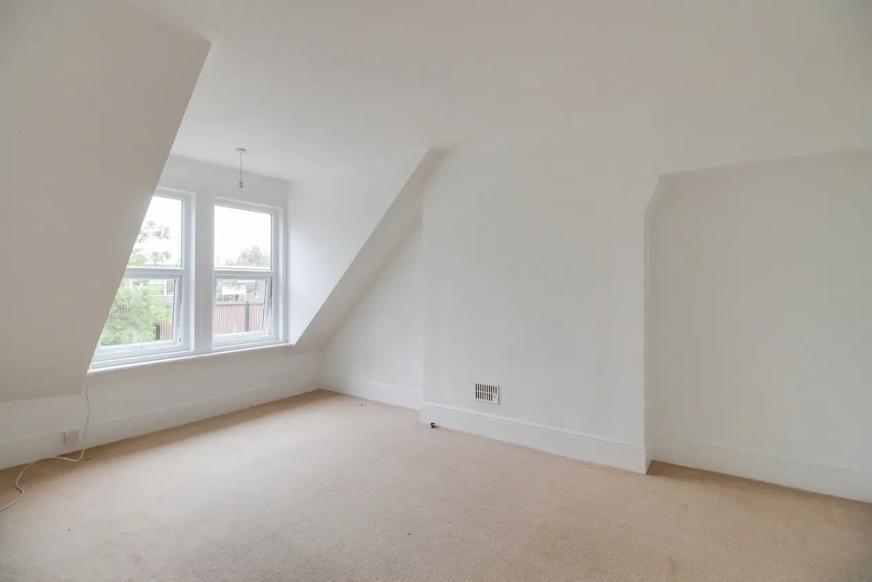 Flat Kingsnorth Gardens in Folkestone and Hythe District