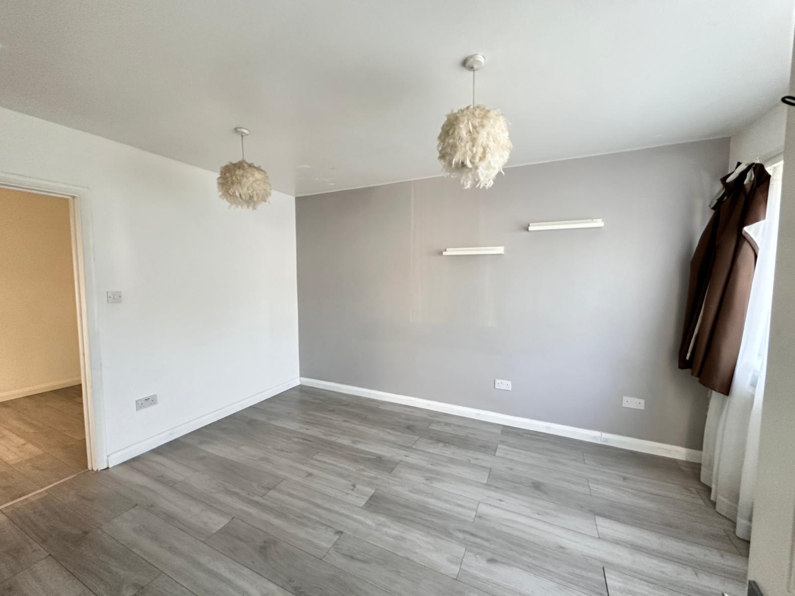 House Longford Avenue in Greater London