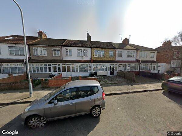 Flat Hampton Road in Greater London
