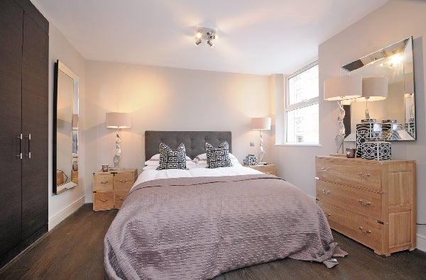 Flat Boydell Court in Greater London