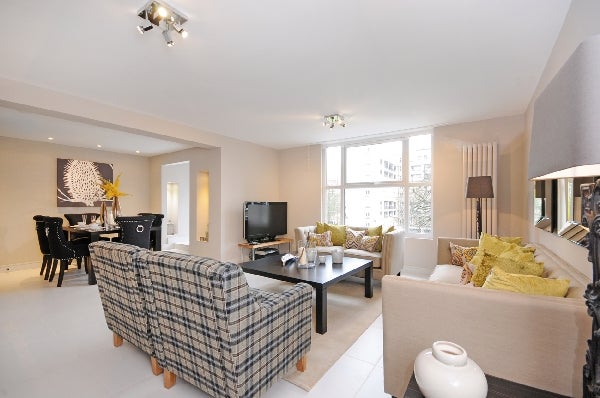 Flat Boydell Court in Greater London