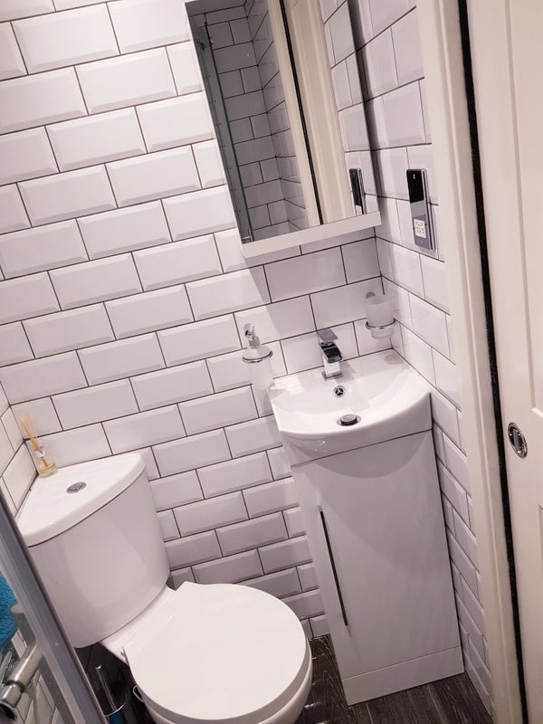 Room Warwick Road in Greater London