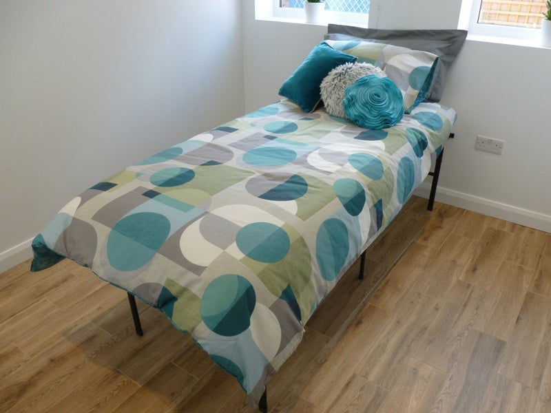 Room Warwick Road in Greater London