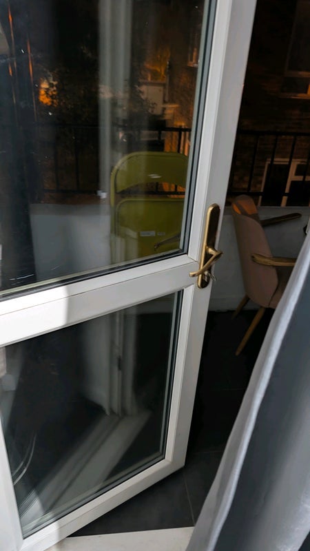Room Hurst Place in Greater London