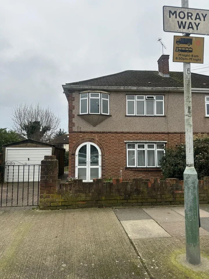 House Moray Way in Greater London