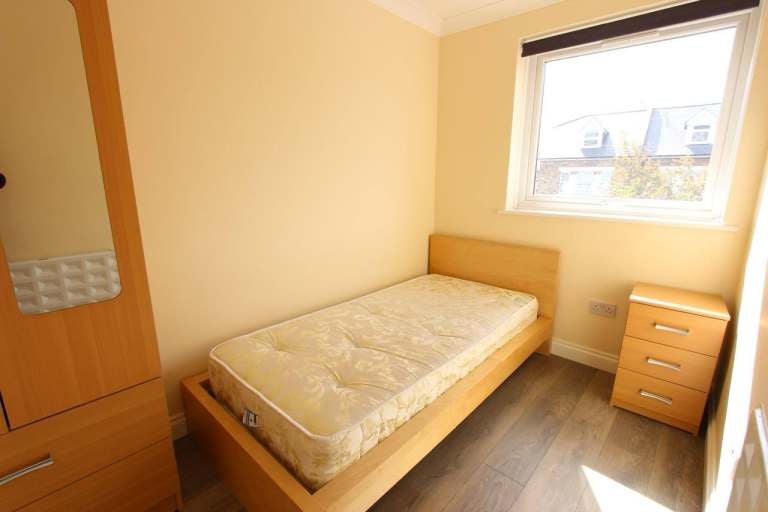 Flat Friern Park in Greater London