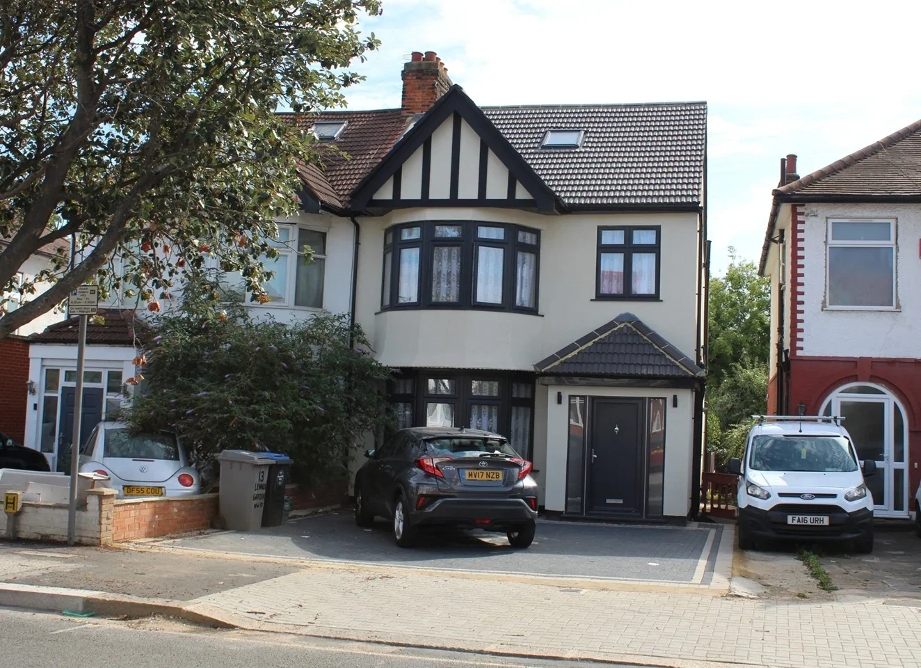 Flat Lennox Gardens in Greater London