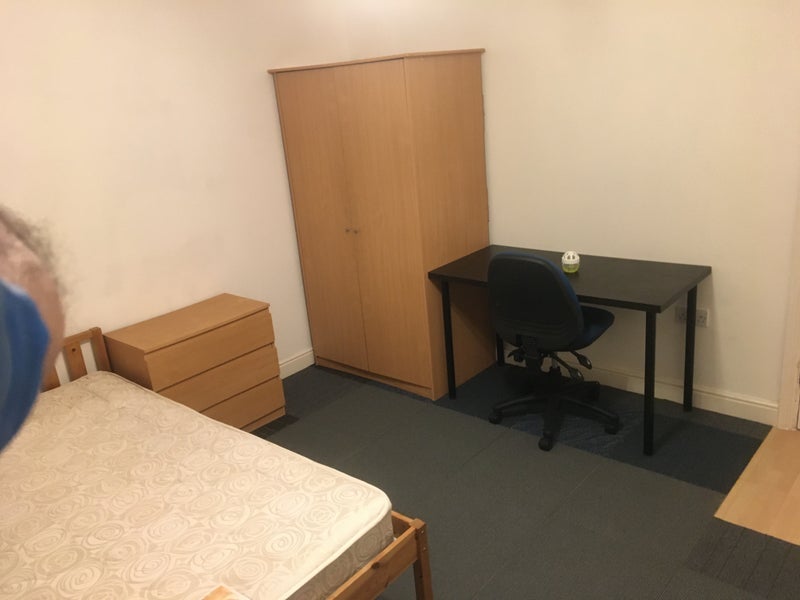 Room Schuster Road in Manchester