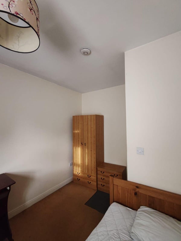 Room Schuster Road in Manchester