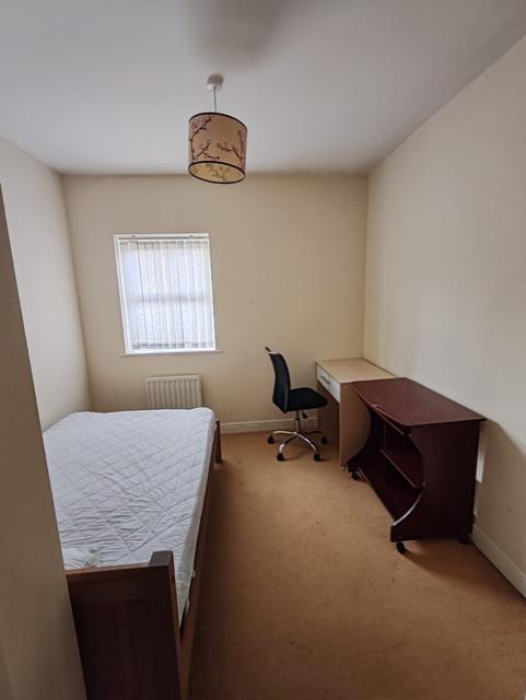 Room Schuster Road in Manchester