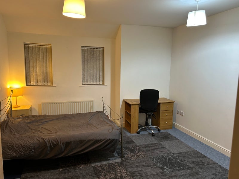 Room Schuster Road in Manchester