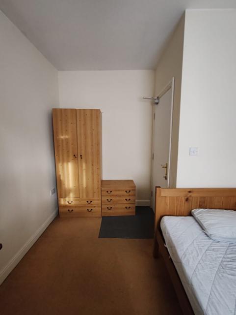 Room Schuster Road in Manchester