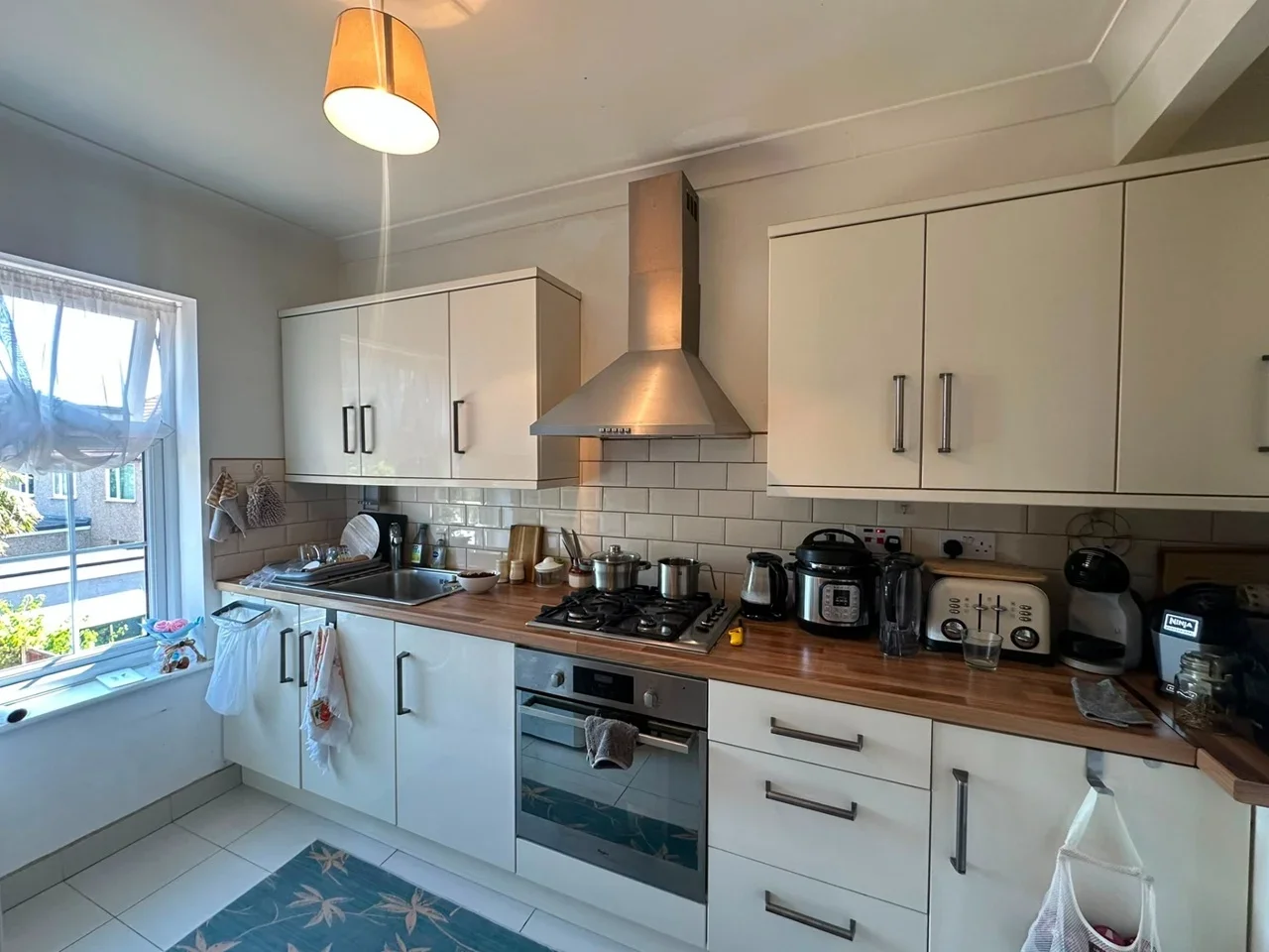 Flat Pinner Park Gardens in Greater London