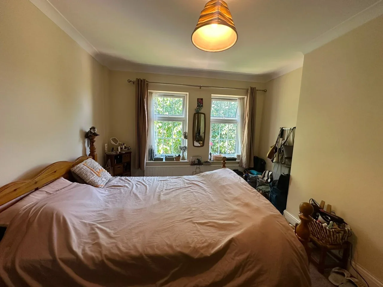 Flat Pinner Park Gardens in Greater London