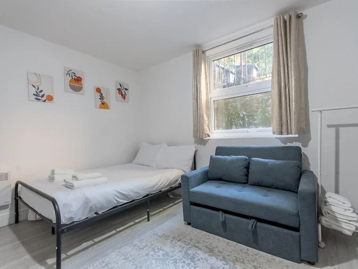 Flat Alexandra Street in Southend-on-Sea