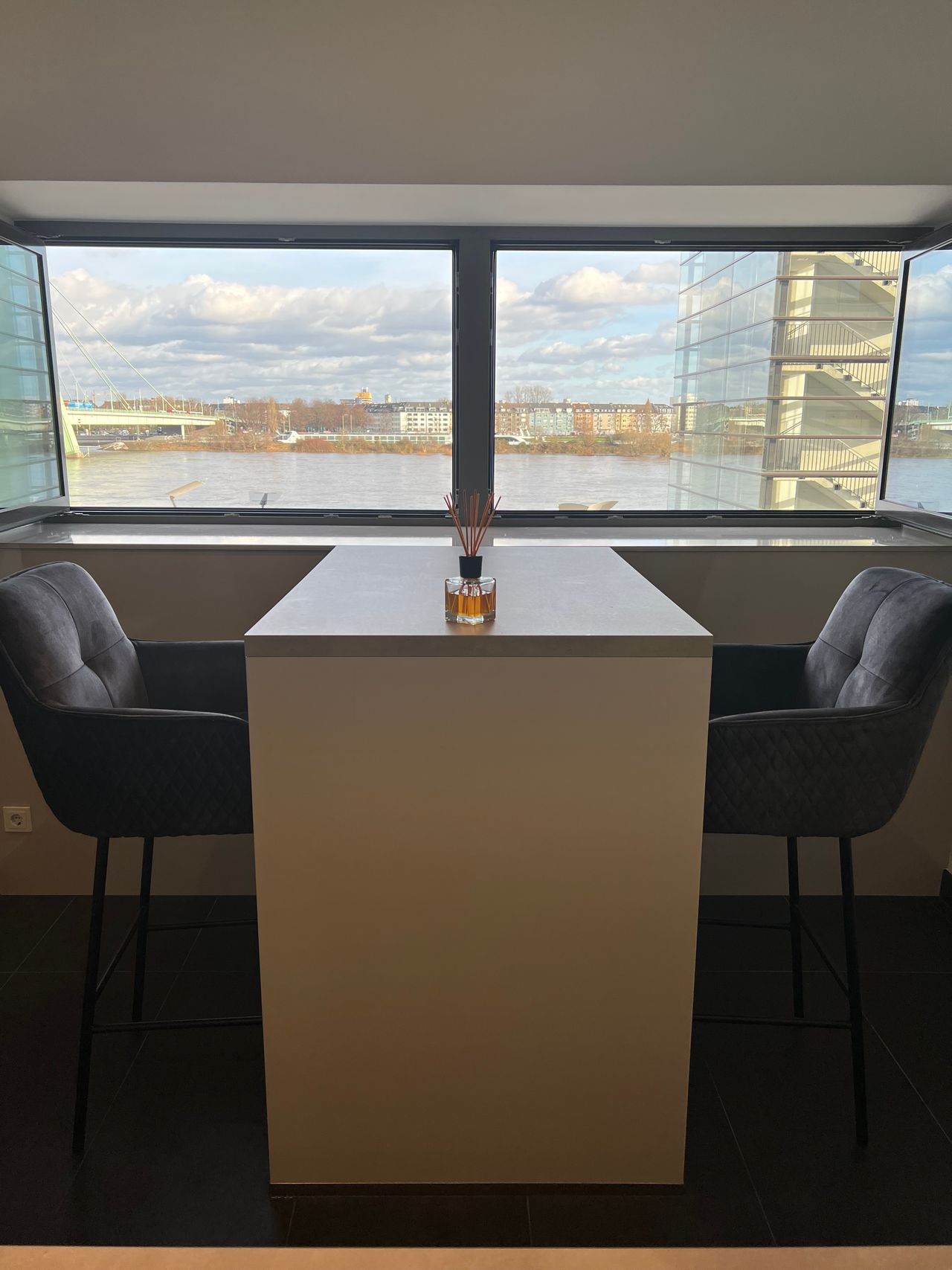 Wohnung Im Zollhafen in Köln