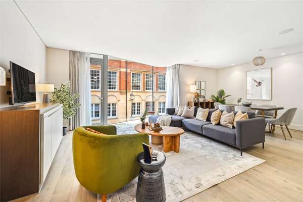Flat Castle Lane in City of Westminster