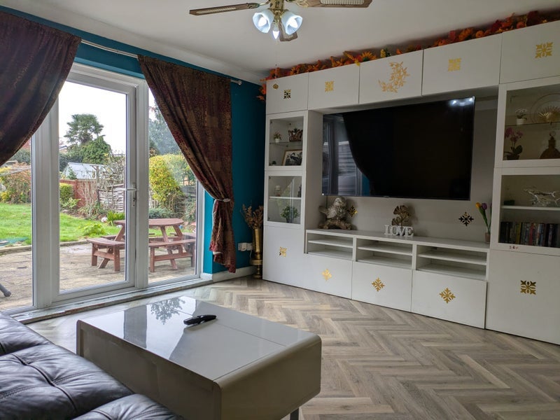 Room Willoughby Road in Slough