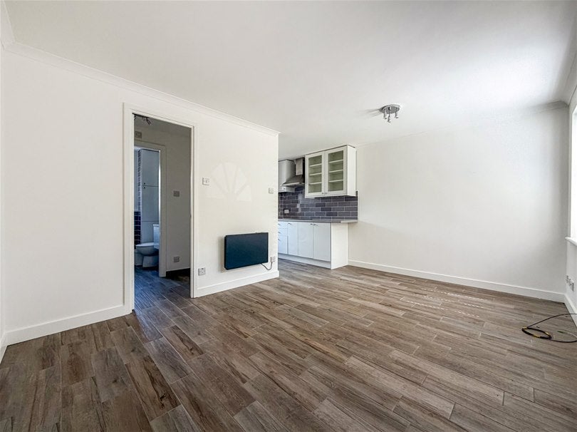 Flat Cravells Road in St Albans