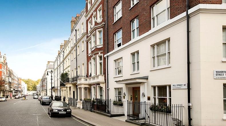 Flat Hill Street in City of Westminster
