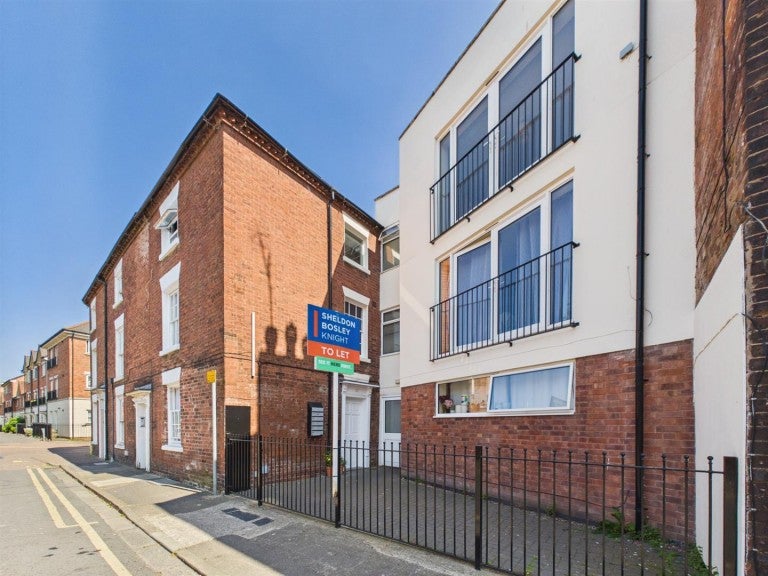 Flat Sansome Place in Worcester