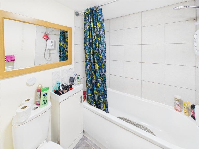 Flat Sansome Place in Worcester