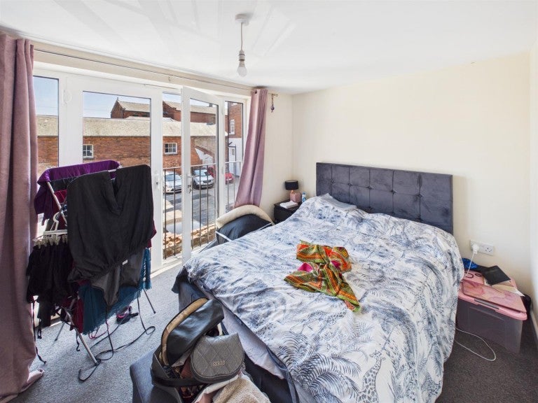 Flat Sansome Place in Worcester