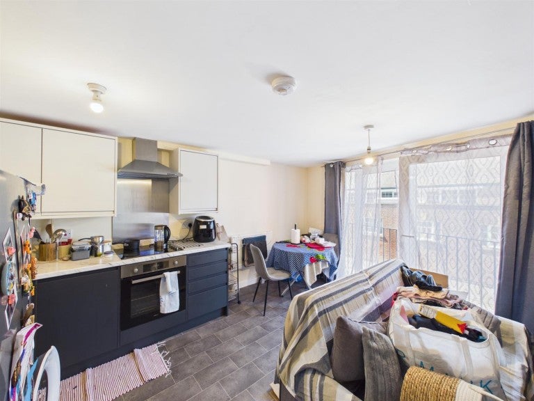 Flat Sansome Place in Worcester