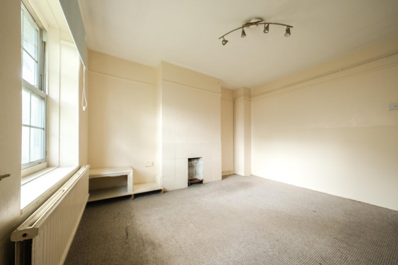 Room Langholm Close in Greater London
