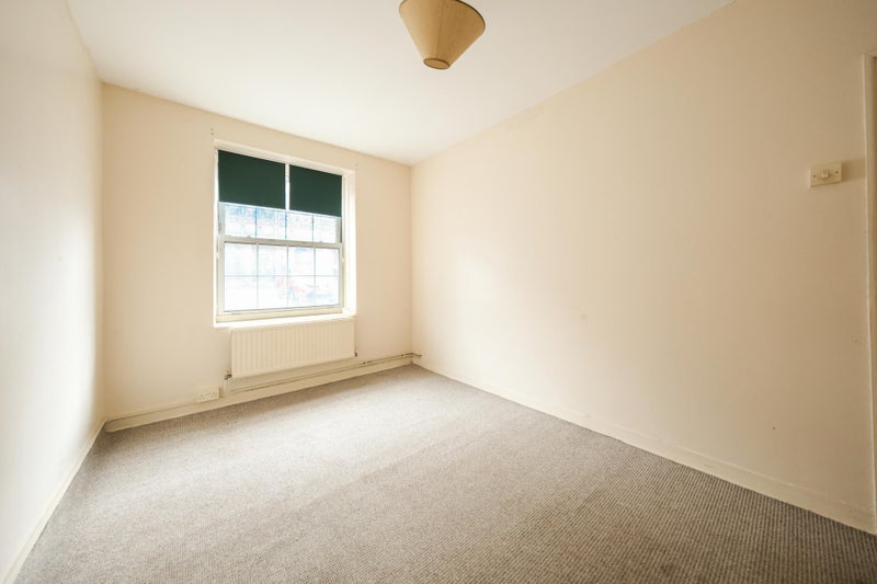 Room Langholm Close in Greater London