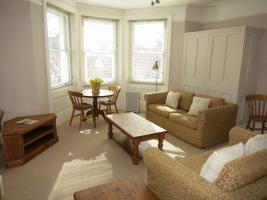 Flat Surbiton Hill Park in Greater London