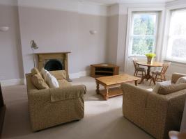 Flat Surbiton Hill Park in Greater London
