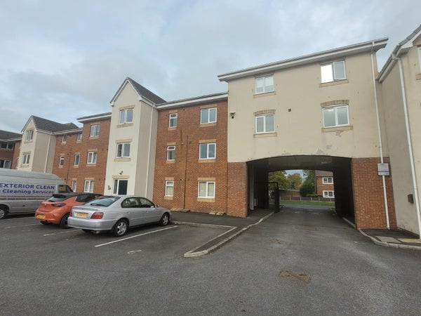 Flat Whalley Road in Middleton