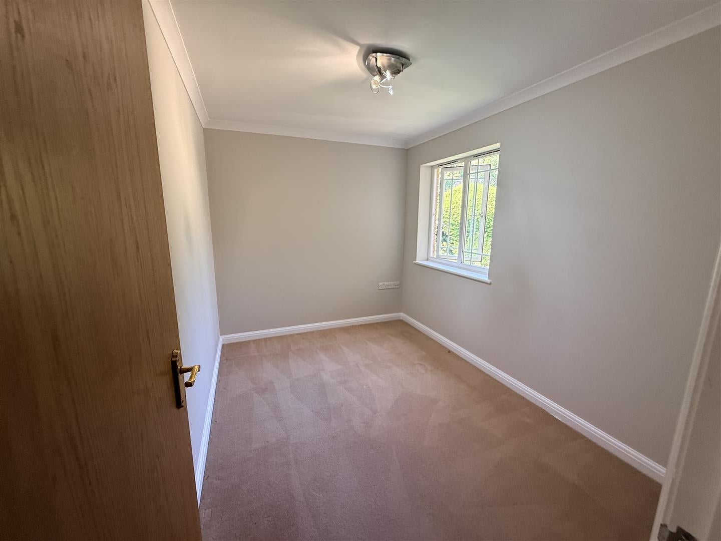 Flat Nottingham Road in Greater London