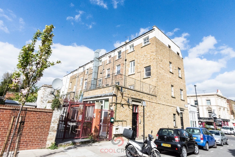 Flat Caledonian Road in Greater London