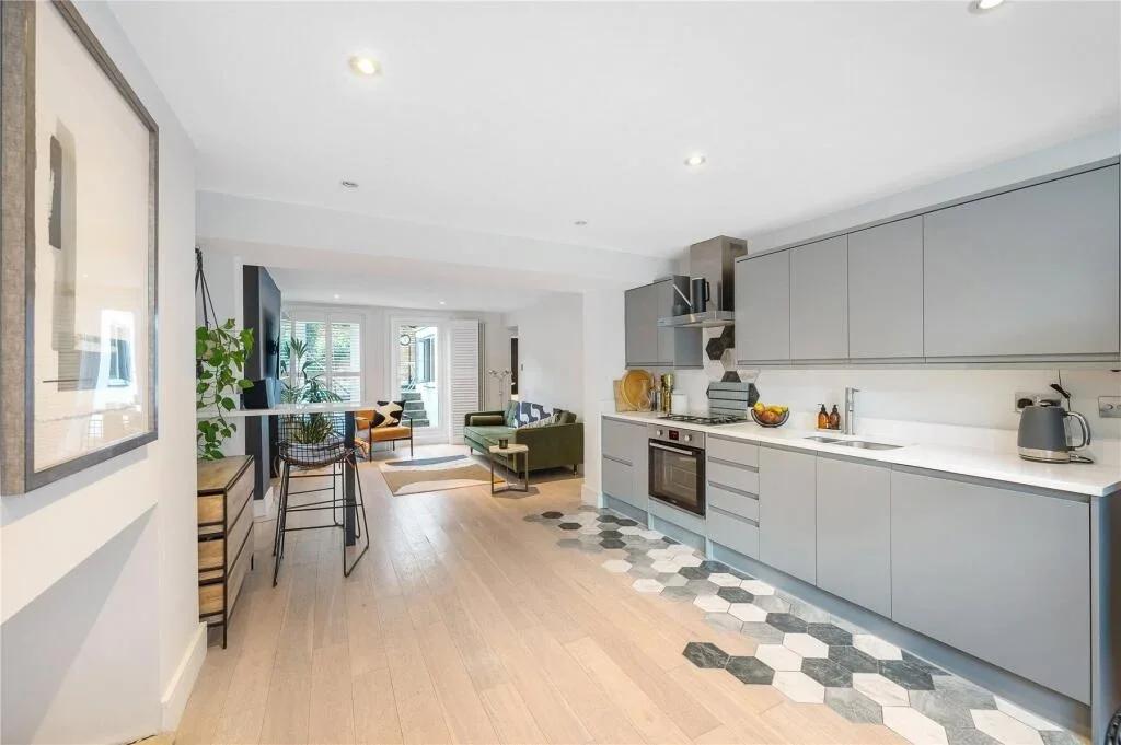 Flat Spenser Road in Greater London