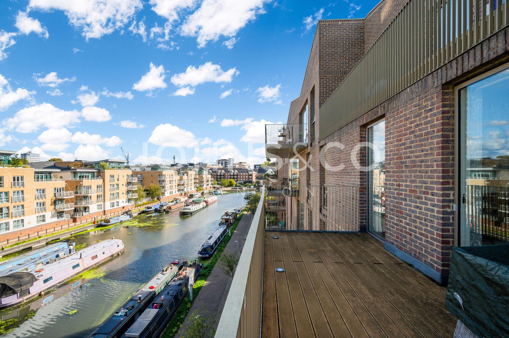 Flat Durham Wharf Drive in Greater London