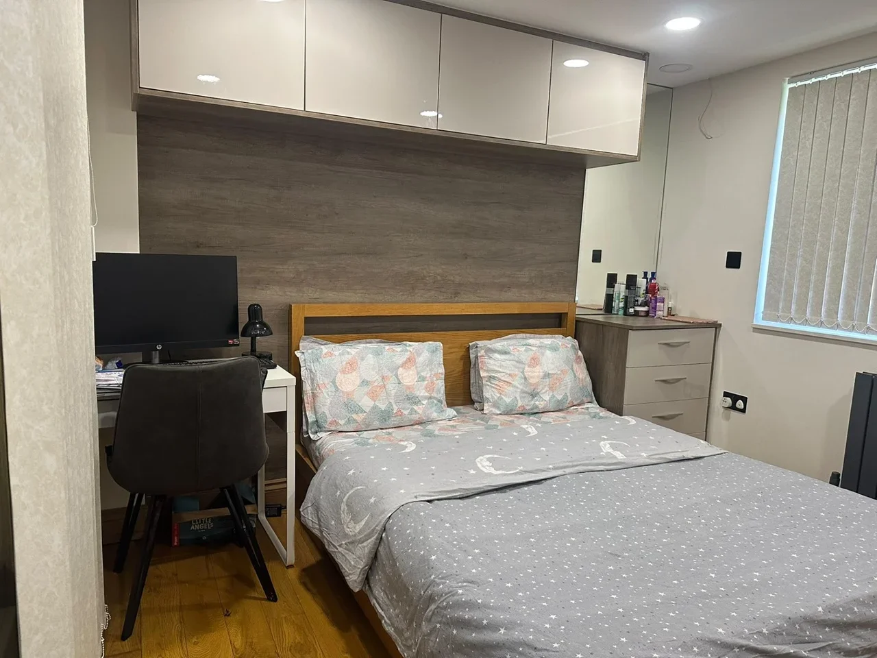 Flat Birchway in Greater London