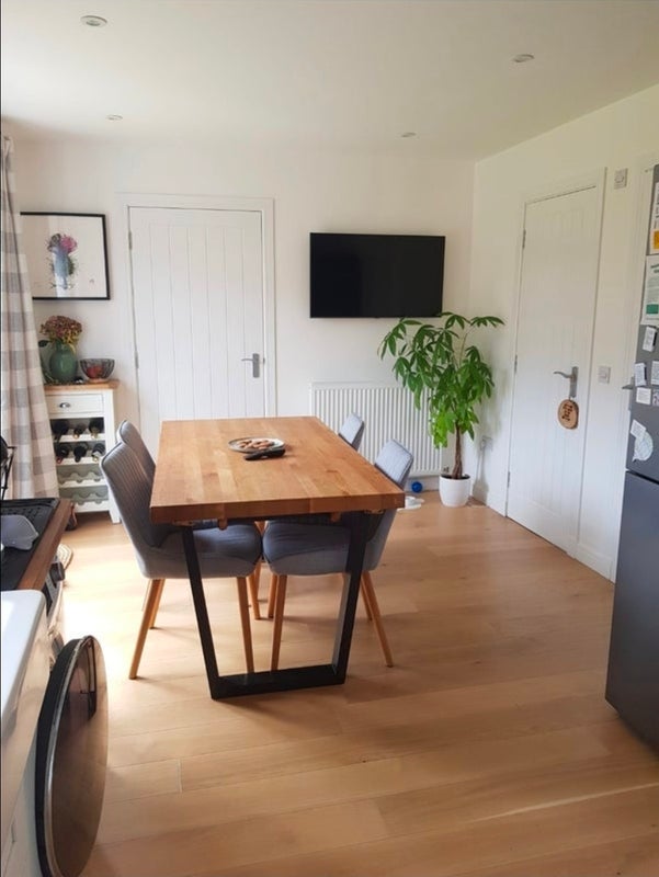 Room Redcroft Road in Newton Village