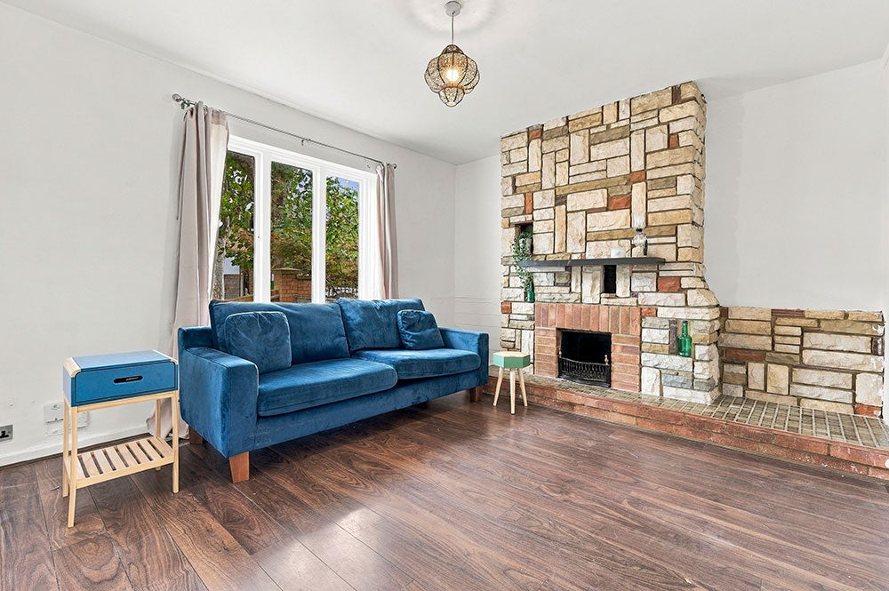 House Cheltenham Road in Greater London