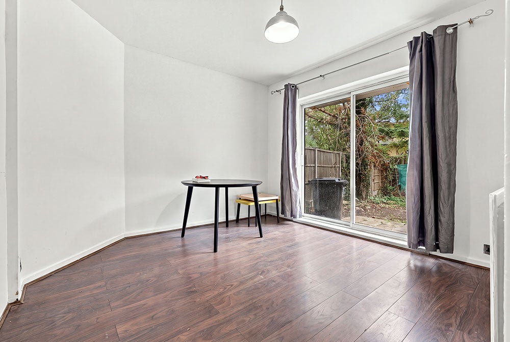 House Cheltenham Road in Greater London