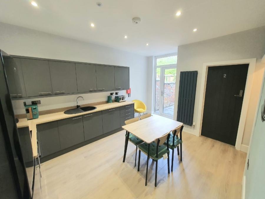 Room Elaine Street in Warrington