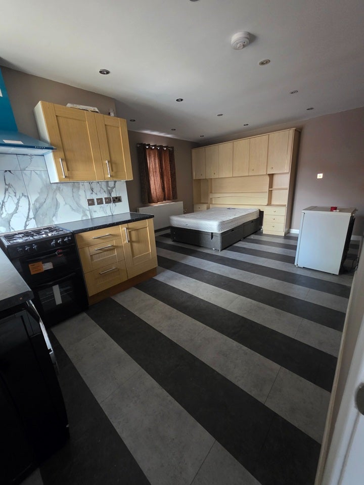 Room Torridge Road in Slough