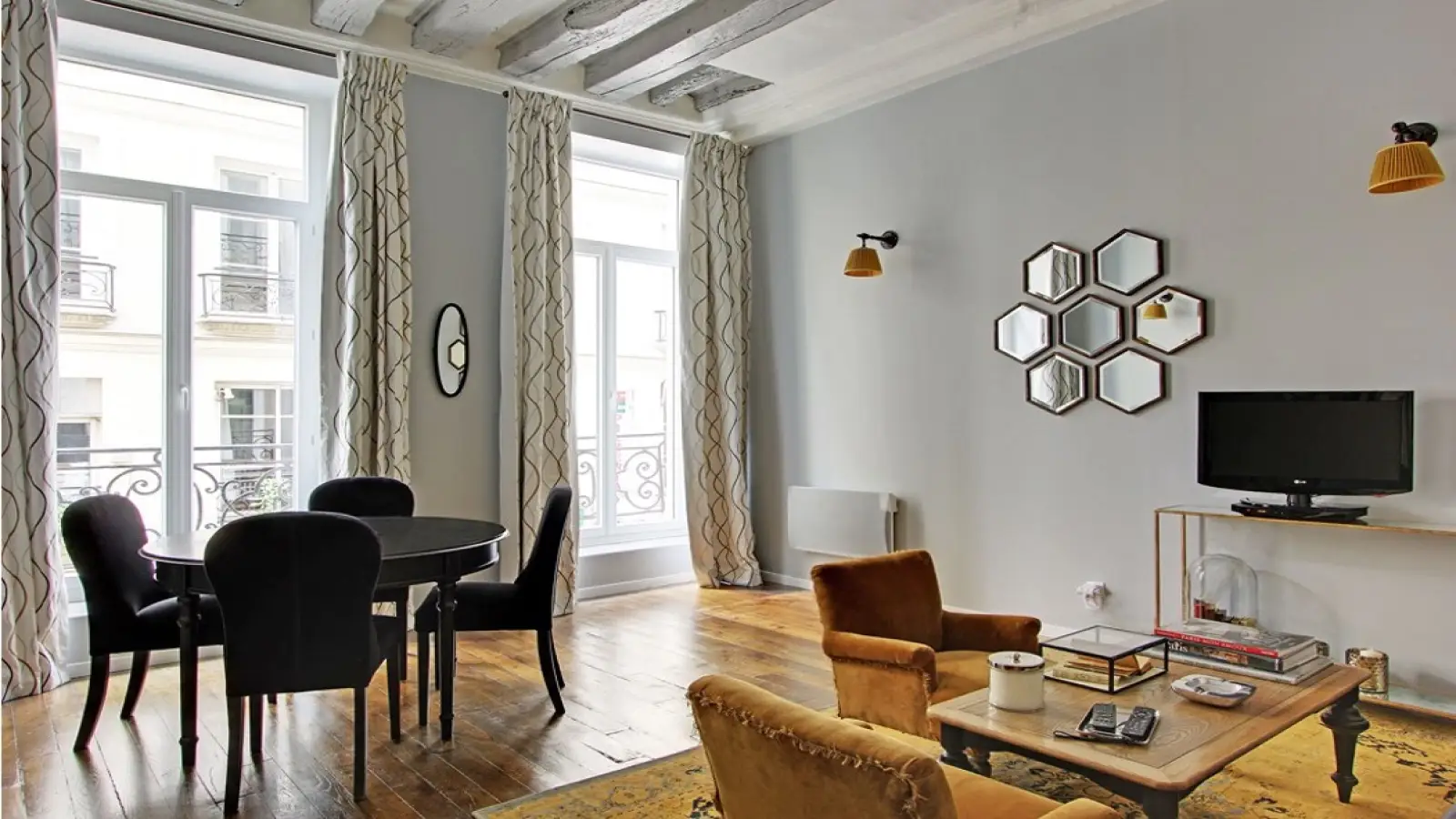 Appartement Rue Grégoire de Tours à Paris